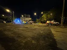 Alcaldía Eder levanta todos los huecos de la carrera 66 con calle 14 y durante la noche la dejará completamente pavimentada