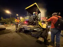 Primera capa de asfalto ya fue instalada en el cruce de la carrera 66 con calle 14; los trabajos finalizarán esta noche