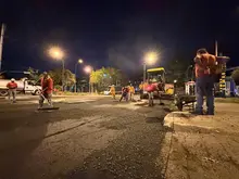 Primera capa de asfalto ya fue instalada en el cruce de la carrera 66 con calle 14; los trabajos finalizarán esta noche