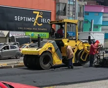 En menos de 24 horas, alcaldía Eder tapó decenas de huecos en el sector La Luna