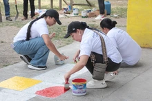 Embelleciendo los parques infantiles es como celebramos el  cumpleaños 489 de Cali