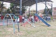 Embelleciendo los parques infantiles es como celebramos el  cumpleaños 489 de Cali