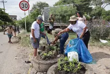 Continuamos adornando a Cali: este fin de semana desde el Dagma se ajardinaron seis parques en las comunas 2, 14 y 19