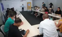 Alcaldía promueve el control social del liderazgo juvenil sobre proyectos de ‘Invertir para crecer’ e incentiva el uso del monitor ‘Pa’ que veás’