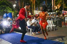 Función de La salsa vive, del caleño Juan Carvajal, en la Plaza de Cayzedo 