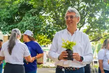 300 plantas que embellecen un parque en San Fernando: el regalo de la Clínica Imbanaco para Cali en su cumpleaños