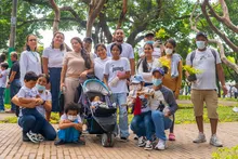 300 plantas que embellecen un parque en San Fernando: el regalo de la Clínica Imbanaco para Cali en su cumpleaños