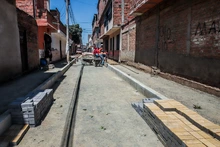 Alcaldía de Santiago de Cali instala adoquines en Marroquín para mejorar la movilidad y el espacio público