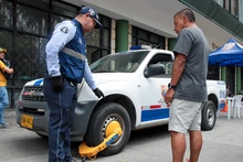 Secretaría de Movilidad comienza pedagogía con cepos para inmovilización de vehículos mal estacionados