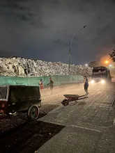 ¡De noche y sin pausa! Alcaldía Eder recupera la carrera 50 entre calles 25 y 54, a un costado de La Escombrera