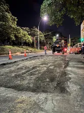 ¡De noche y sin pausa! Alcaldía Eder recupera la carrera 50 entre calles 25 y 54, a un costado de La Escombrera