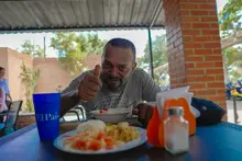 Más Amor en las Manos: un ejemplo de solidaridad y emprendimiento en la Comuna 21