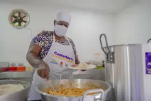 Más Amor en las Manos: un ejemplo de solidaridad y emprendimiento en la Comuna 21