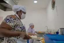 Más Amor en las Manos: un ejemplo de solidaridad y emprendimiento en la Comuna 21