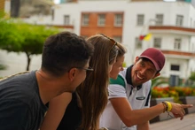 Secretaría de Turismo de Cali y Funades abren convocatoria de formación para prestadores de servicios turísticos: así pueden inscribirse