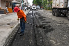 Alcaldía de Alejandro Eder inicia obras de rehabilitación vial en inmediaciones del Hospital Carlos Holmes Trujillo