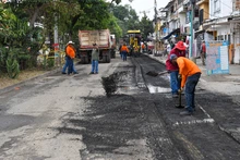 Alcaldía de Alejandro Eder inicia obras de rehabilitación vial en inmediaciones del Hospital Carlos Holmes Trujillo