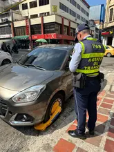 Entra en fase sancionatoria el uso de cepos para carros y motos mal  parqueados en Cali