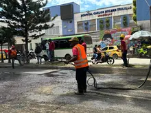 Alcaldía Eder pavimentó ocho cuadras frente al hospital Carlos Holmes Trujillo en menos de una semana