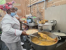 Fogones que nutren almas: la cocina de doña Carmen en el Petronio Álvarez