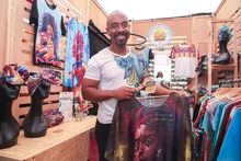 Octopus, moda con conciencia ambiental: el ingenio chocoano que transforma botellas de plástico en prendas con sabor a Pacífico en el Festival Petronio Álvarez