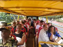 Petronio también viaja en el bus turístico