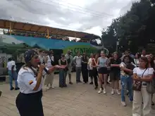 Petronio también viaja en el bus turístico