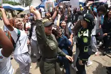 La Policía también goza: la orquesta ‘La Misma Ley’ le pone sabor y seguridad al Petronio Álvarez