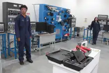 Cali, pionera en educación sostenible: lanzan el Primer Laboratorio de Autos Eléctricos en la Institución Educativa Oficial Antonio José Camacho