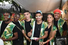 La historia de los únicos hombres peinadores que participan en el Festival Petronio Álvarez