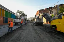 Tras una más de una década de deterioro, Alcaldía recupera importante vía en Primitivo Crespo