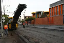 Tras una más de una década de deterioro, Alcaldía recupera importante vía en Primitivo Crespo