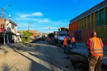 Tras una más de una década de deterioro, Alcaldía recupera importante vía en Primitivo Crespo