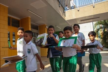 Con inversión de 9000 millones de pesos, alcalde Alejandro Eder entregó renovada sede educativa en la Comuna 8 de Cali