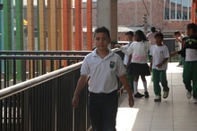 Con inversión de 9000 millones de pesos, alcalde Alejandro Eder entregó renovada sede educativa en la Comuna 8 de Cali