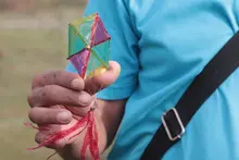 El ‘Festival de Cometas Sostenible’ volvió a llenar de colores un parque recuperado en el norte de Cali