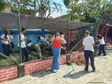 Estudiantes, docentes y comunidad se unen para embellecer la I.E. Técnico Industrial Pedro Antonio Molina en su aniversario 47