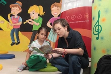 Cali inaugura una nueva sala de lectura en la IEO General Alfredo Vásquez Cobo
