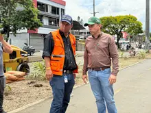 El miedo no nos detiene: Secretaría de Infraestructura recupera vías y andenes sobre la carrera 8, frente a la Base Aérea 