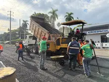 El miedo no nos detiene: Secretaría de Infraestructura recupera vías y andenes sobre la carrera 8, frente a la Base Aérea 