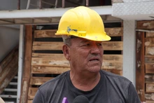 De los escombros a la resiliencia: conozca la historia de Miguel Rodríguez y el hotel Barceló, afectado por el atentado del 21 de agosto