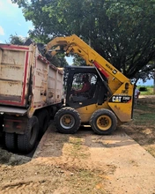 Comuna 18 saldrá del abandono; este 2025 la Alcaldía Eder pavimentará 10 tramos viales críticos solicitados por la ciudadanía
