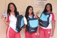 66 jóvenes y adultos de la IEO de Santa Librada recibieron kits escolares