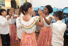 66 jóvenes y adultos de la IEO de Santa Librada recibieron kits escolares