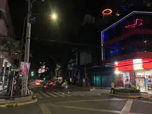 Modernización del alumbrado público transforma la vida nocturna y el  comercio en la avenida Sexta