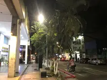 Modernización del alumbrado público transforma la vida nocturna y el  comercio en la avenida Sexta