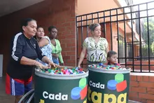 Gracias al ‘Petronio Álvarez 2025’, más de 1000 kilos de tapas plásticas se convierten en apoyo para la lucha contra el cáncer