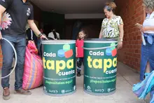 Gracias al ‘Petronio Álvarez 2025’, más de 1000 kilos de tapas plásticas se convierten en apoyo para la lucha contra el cáncer