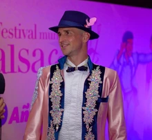 Un bailarín suizo en el ‘Festival Mundial de Salsa’: Jonas se unió a la  fiesta en Cali