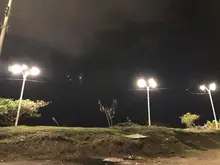 Cali le gana terreno al abandono: Alcaldía y Emcali iluminan lote recuperado en el norte de la ciudad